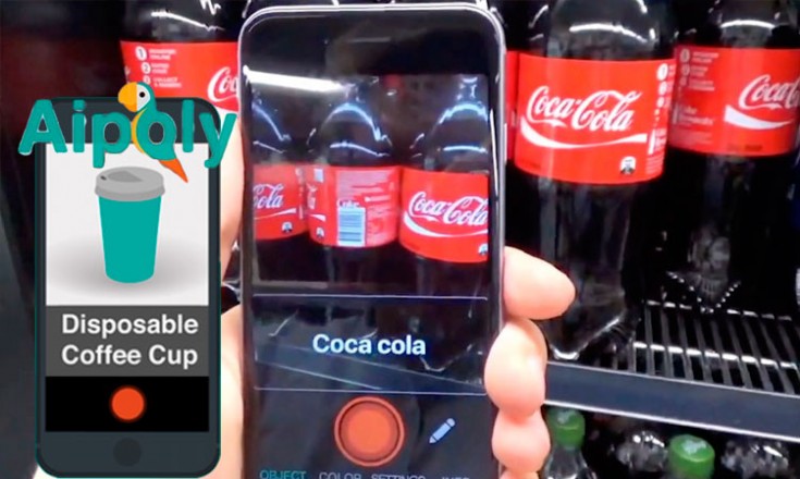 Celular de frente para várias garrafas de coca-cola em uma geladeira